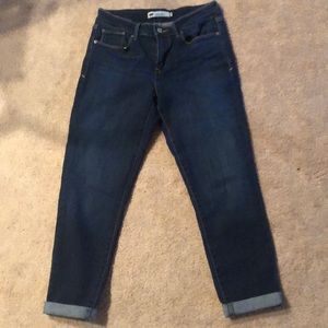 Levis Mid Rise Cropped Jeans